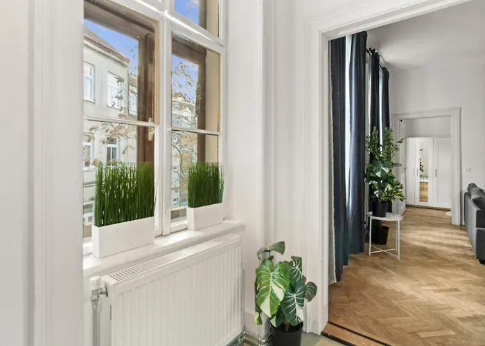 Stylish - Near Schoenbrunn